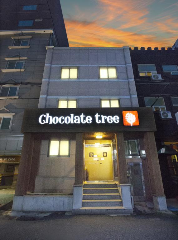 Chocolate Tree Sinchon Hotel Seúl Exterior foto
